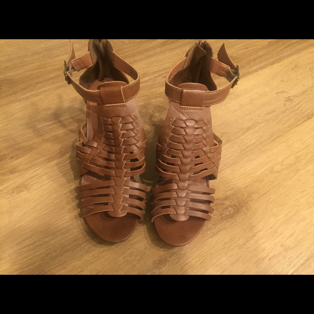 American eagle size 6.5 brown block heels